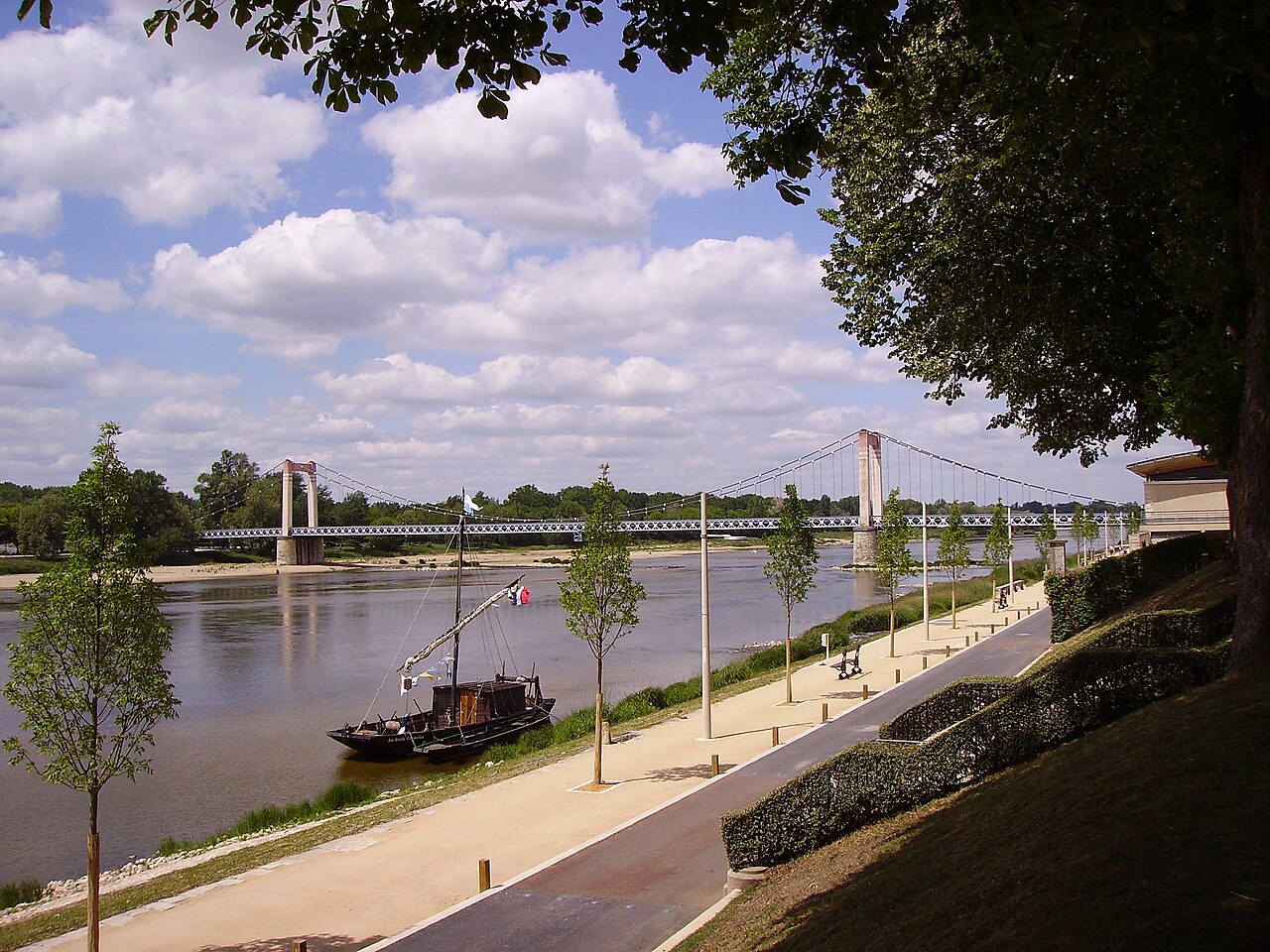 Cosne-Cours-sur-Loire (58200), Nièvre — la boucherie Le Bœuf Tricolore de Cosne-Cours-sur-Loire